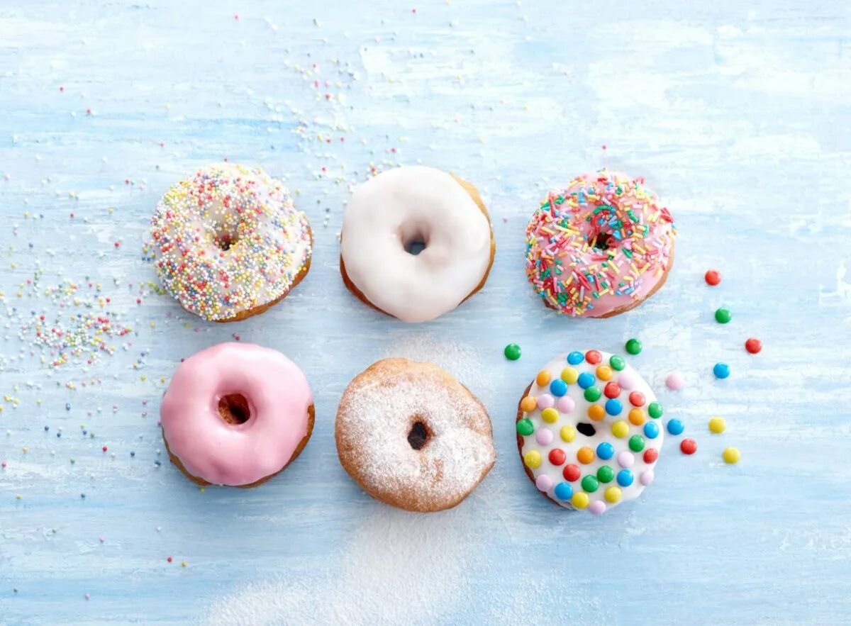 Украшение торта пончиками. Donut cookie cake. Печенье донатс. Donut cookie cake. Donut or cookie.