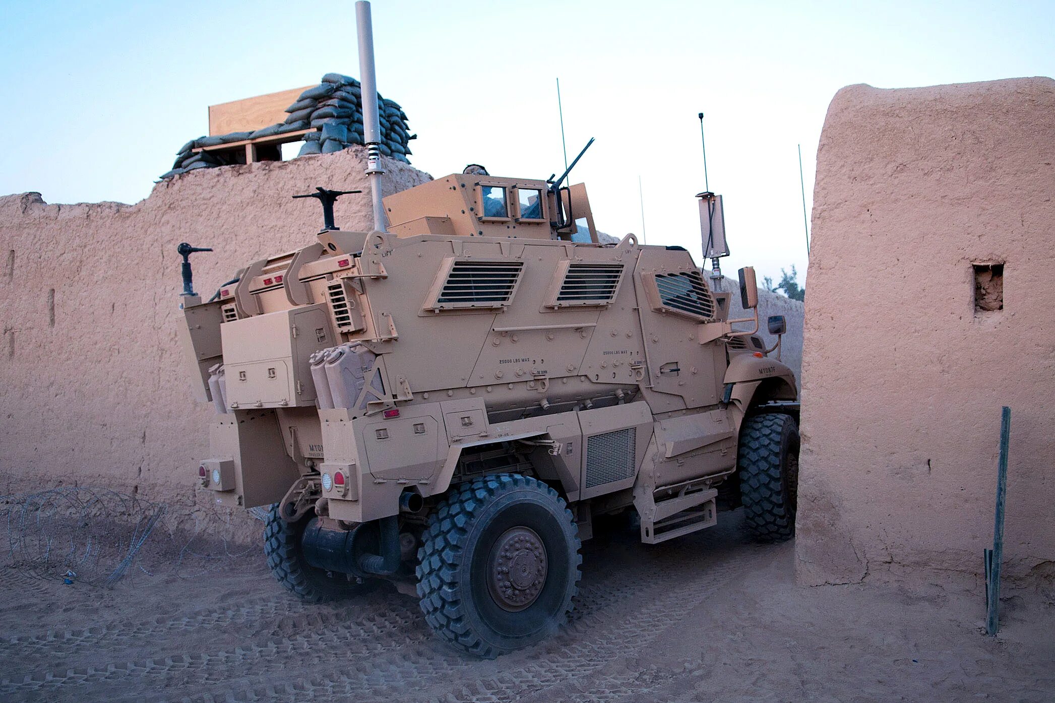 15 pro max a3108. International maxxpro mrap внутри. international maxxpro внутри. mrap vr-11. international maxxpro взорванный.