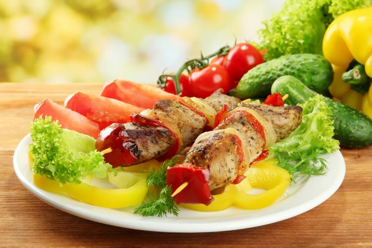 Салат из огурцов под куриный шашлычок кухня