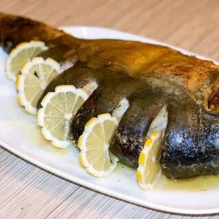 Карп запеченный в духовке целиком