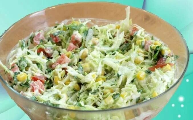 Салат капуста помидор кукуруза. Салат капуста помидор кукуруза. Салат капуста помидор кукуруза. Салат кукуруза капуста огурец помидоры. Салат с косичкой сыром и кукурузой.