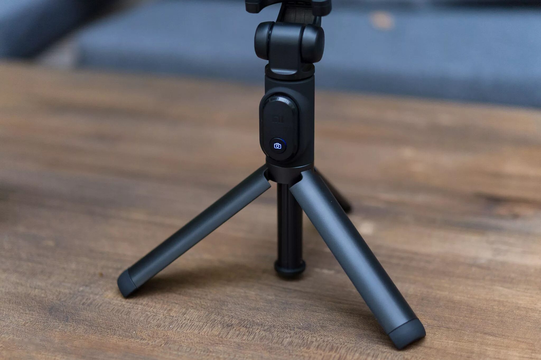 Монопод xiaomi tripod bluetooth. Трипод сяоми. штатив сяоми. xiaomi stick. штатив для телефона ксяоми.