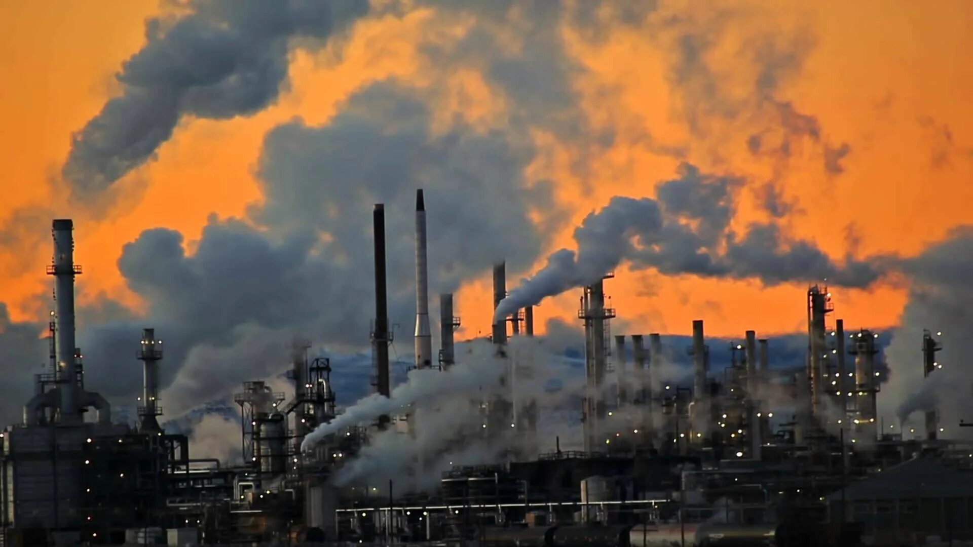 A lot of pollution. Загрязнение воздуха. Промышленность и окружающая среда. Трубы завода дымят. Промышленные выбросы в атмосферу.