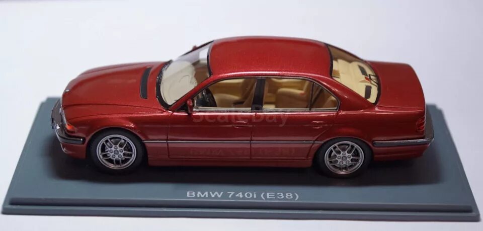 BMW e38 1/43. БМВ 7 1 43. Моделька BMW 740i 1/43. Модель 1:43 БМВ 740 е38.