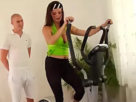 Мама и дочка в спортзале. Tammy hembrow с мужем. Buffed gym girl mommy. Порноактрисы мачехи family strokes. Gym mom.