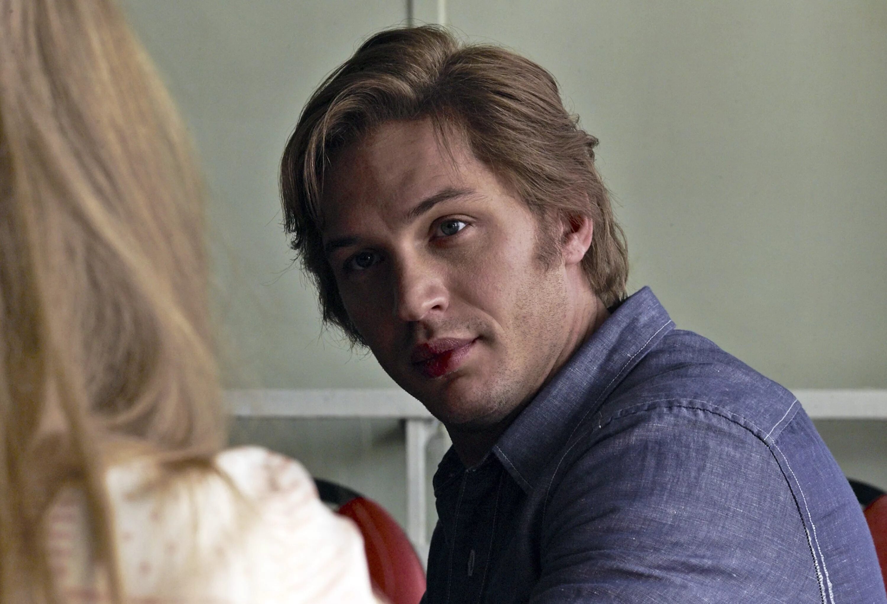 Выйди вон значение. Выйди вон значение. Джон ле карре шпион выйди вон. Ситуация из ряда вон. Шпион выйди вон 2011 постер.