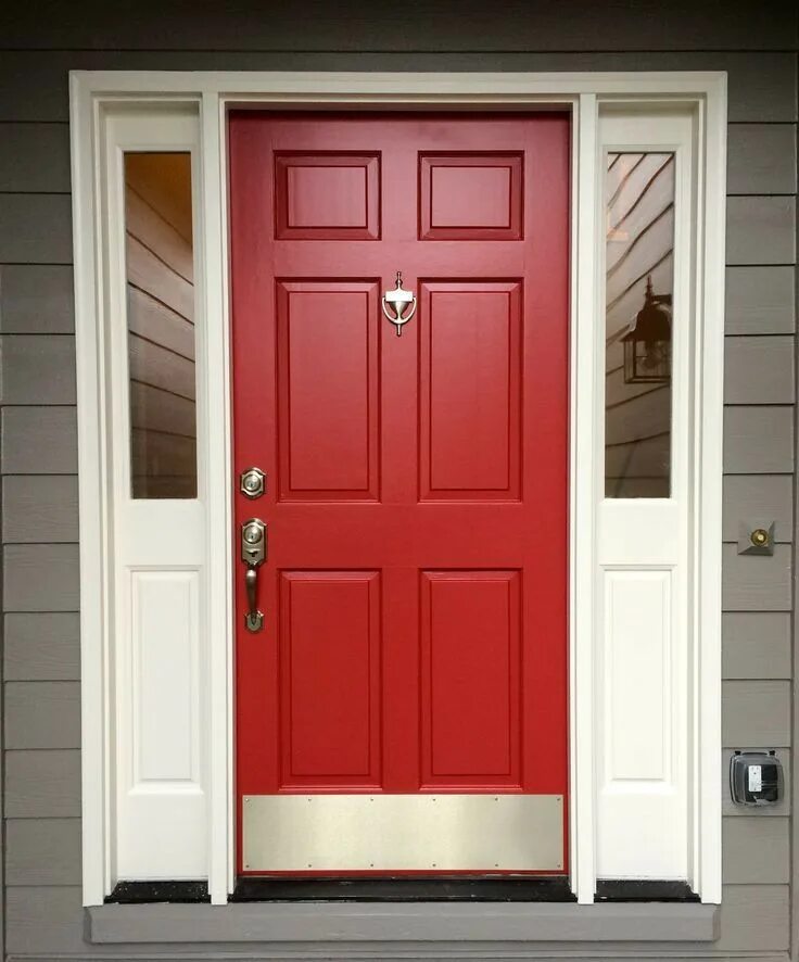 Красная входная дверь. Цветные входные двери. Двери в английском стиле. Входная дверь в английском стиле. Входная дверь каркасный дом