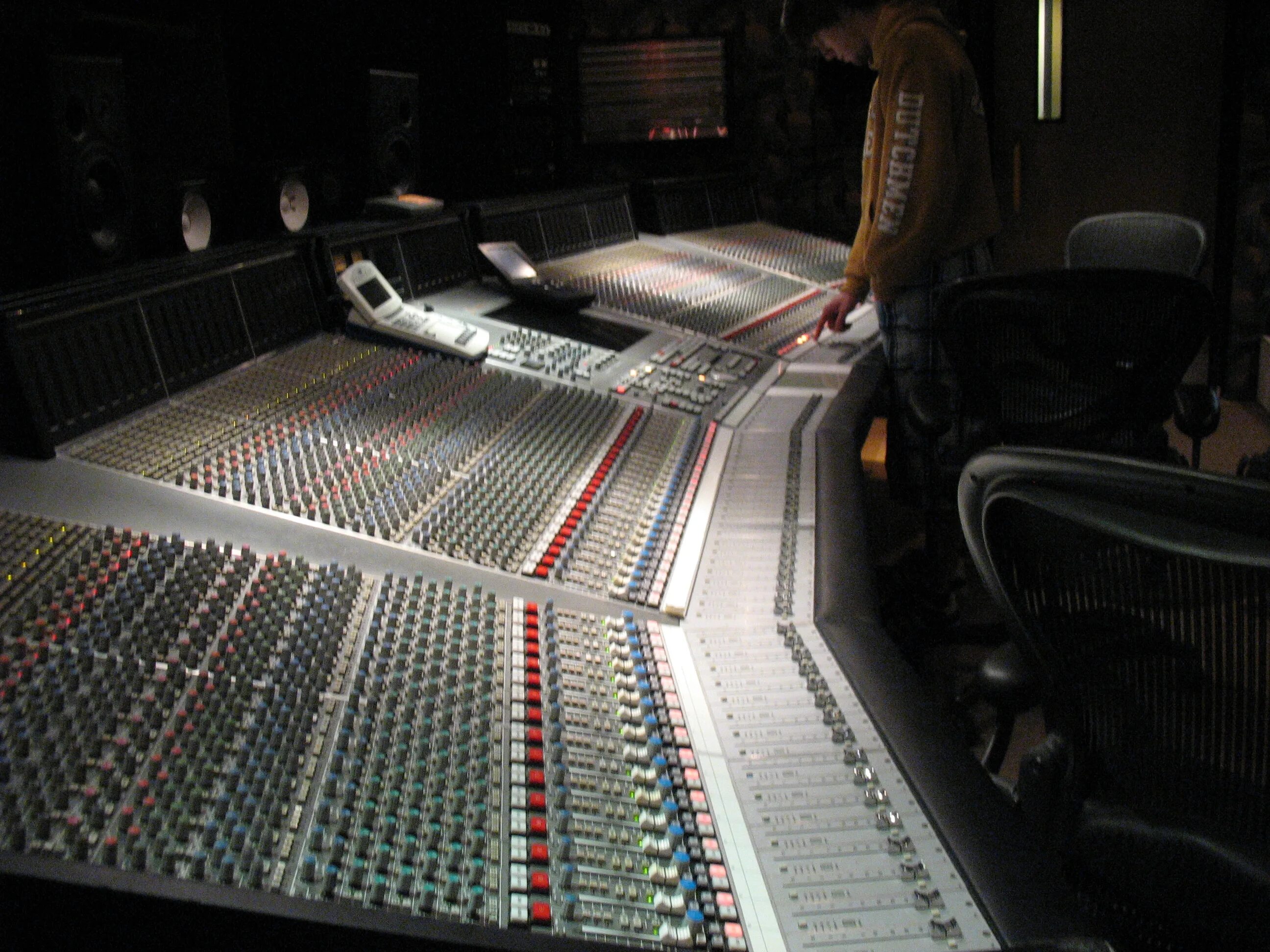 Ssl console. Ssl9000j. микшерский пульт ssl 9000. solid state logic 9000. ssl 4000g.