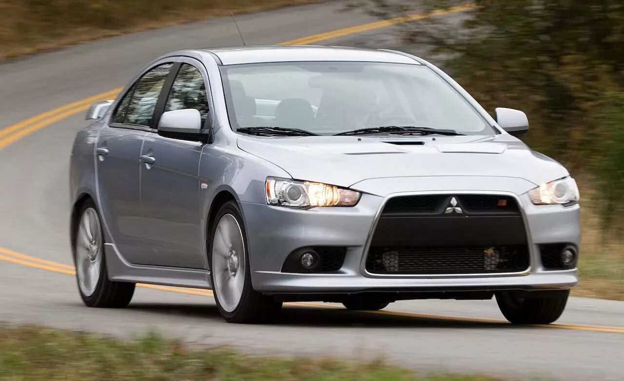 Мицубиси производитель. Митсубиши Лансер. Машина Mitsubishi Lancer x. Машина Мицубиси Лансер 10. Мицубиси ланцер Эволюшн 10.