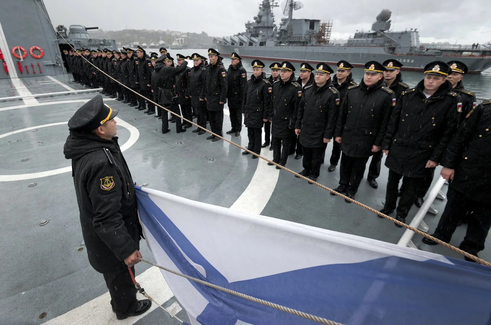 Служащий военно морского флота. Военно-морской флот. Военно морские войска. Черноморский флот. Военный моряк.