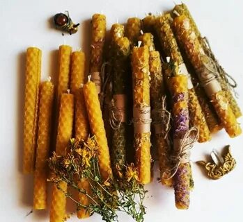 Свеча из воска с травами