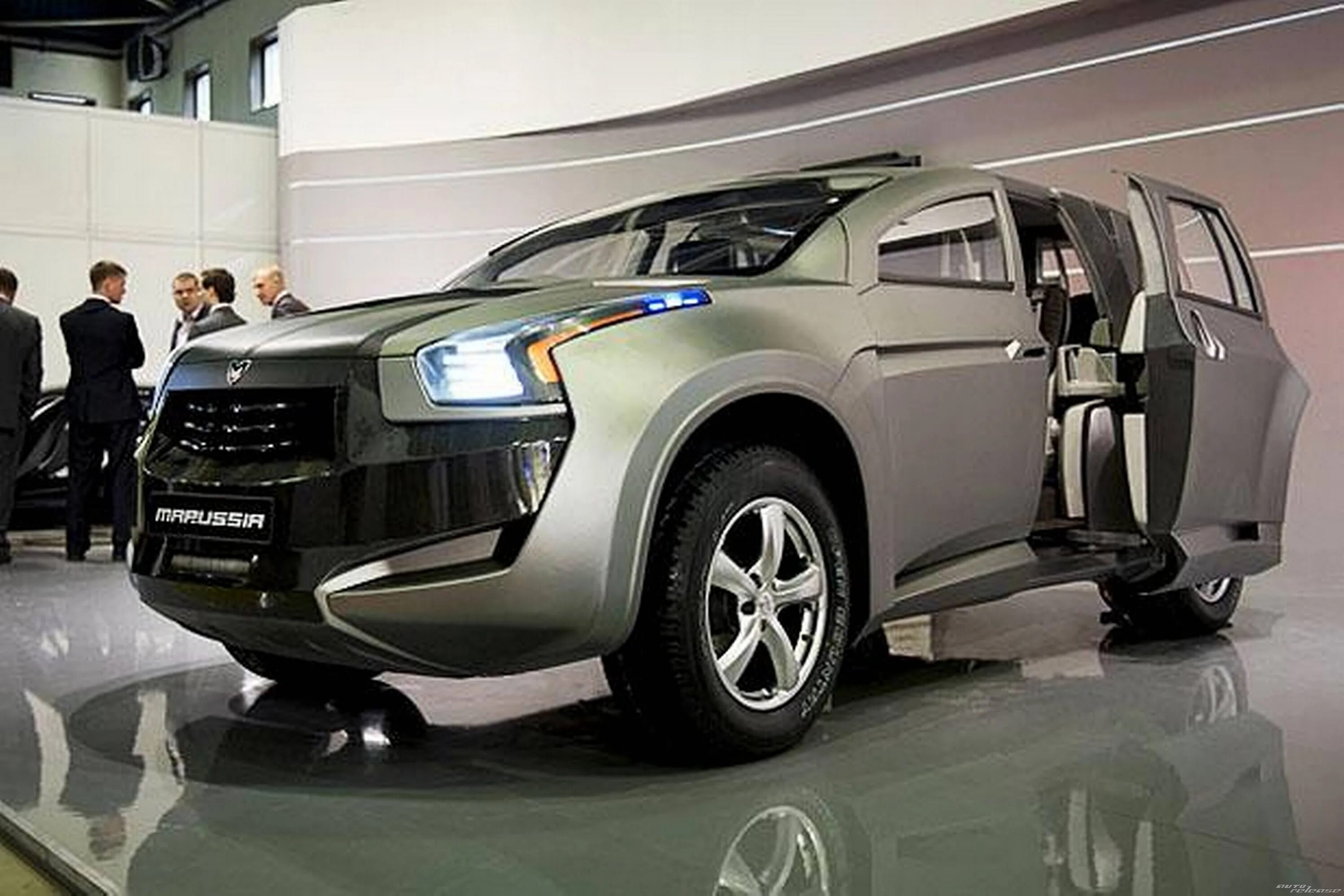 Форум армия 2020 военная техника выставка. Marussia f2 2020. Lada xray concept. Тайфун камаз-63969. Современные отечественные разработки.