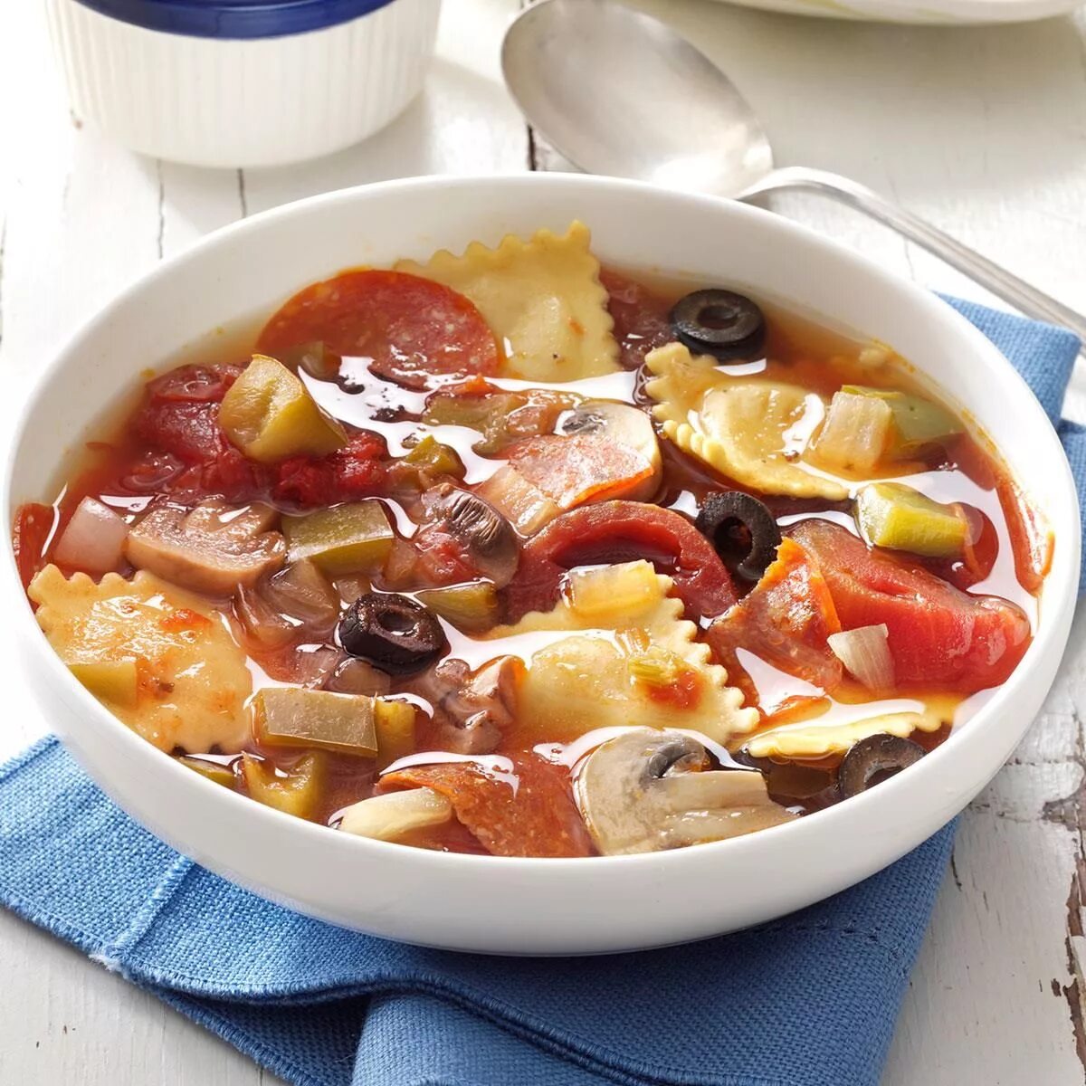 Молоко суп пицца. Суп из пиццы. Суп пицца. Pizza soup. Суп пицца.