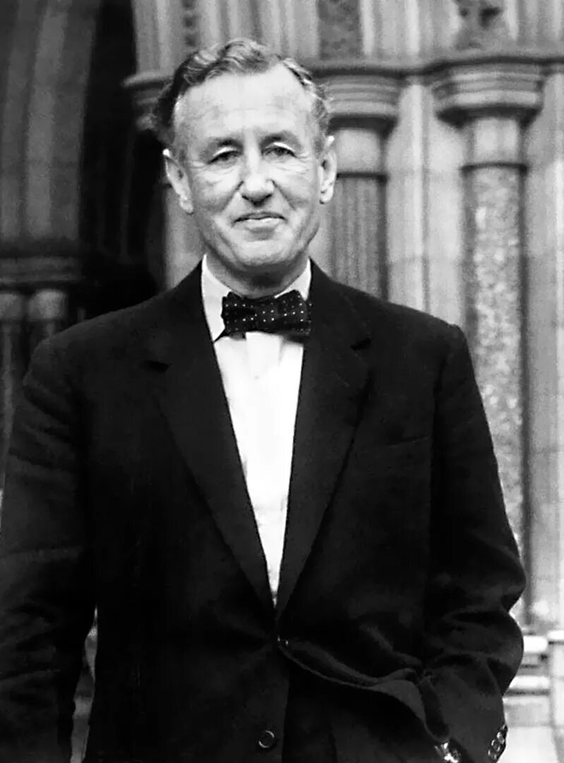 Ян флеминг писатель. Ян флеминг джеймс бонд. Ян флеминг писатель. Автор джеймса бонда ян флеминг. Ян флеминг меня зовут бонд.