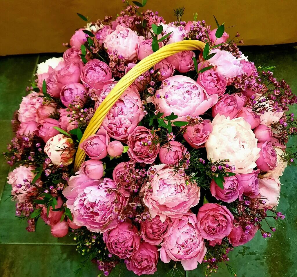 Styles flowers. Цветочный стиль Ивантеевка. Букет цветов в стиле 90-х. Букет цветов в стиле рыцарь. Пион Misty Bubbles.