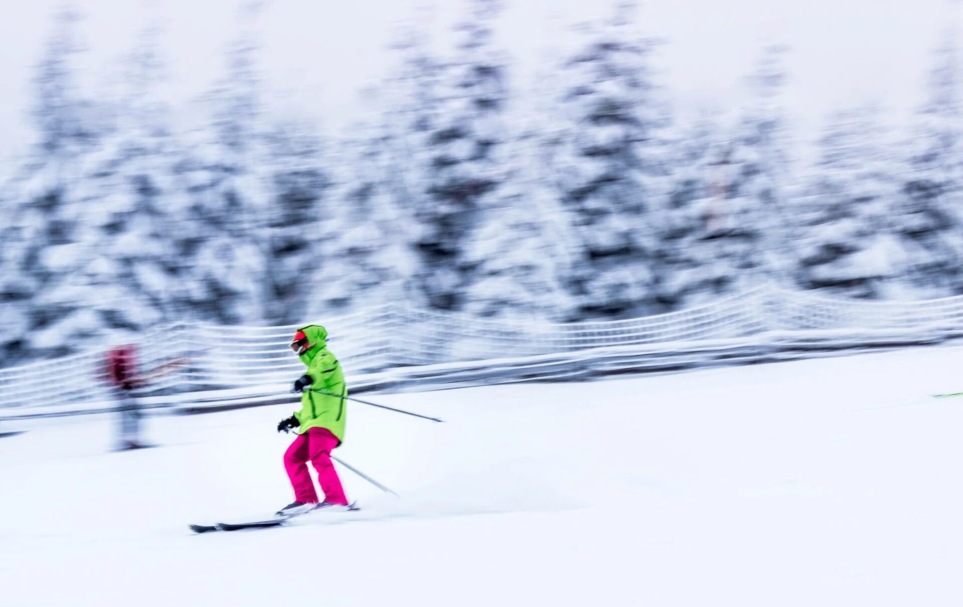 Skiing track. Лыжи. Человек на лыжах. Лыжи снежок. Беговые лыжи обои.