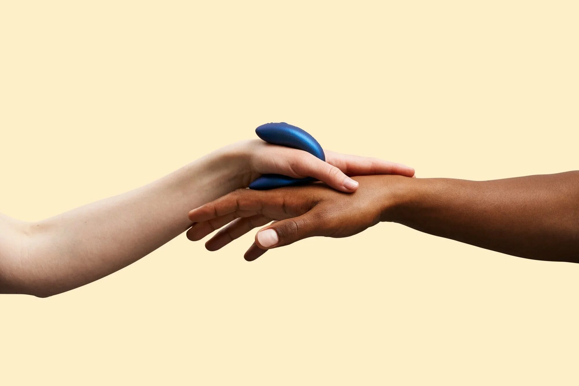 Сатисфаер double love. Pjur очиститель для игрушек we-vibe clean 100 мл. Swirling vibe with clit bumper in post. Видео парного вибратора. Вибростимулятор бабочка.