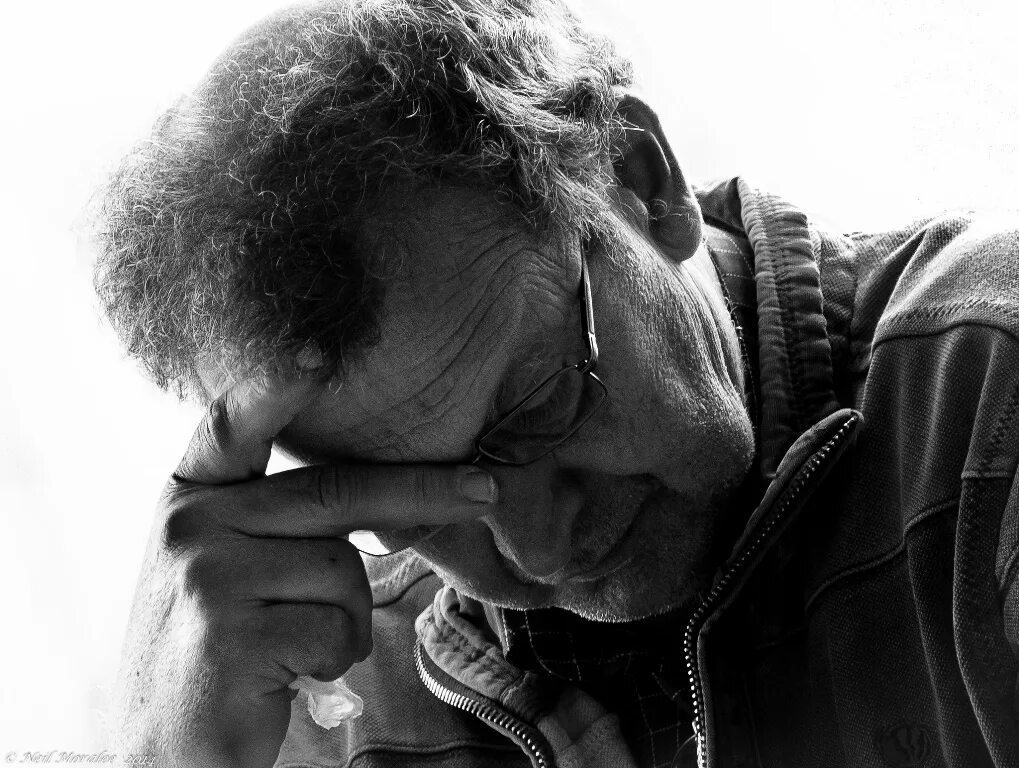 Сожаление 10. Депрессия у пожилых. депрессия у стариков. человек сожалеет. сожаление пожилых.