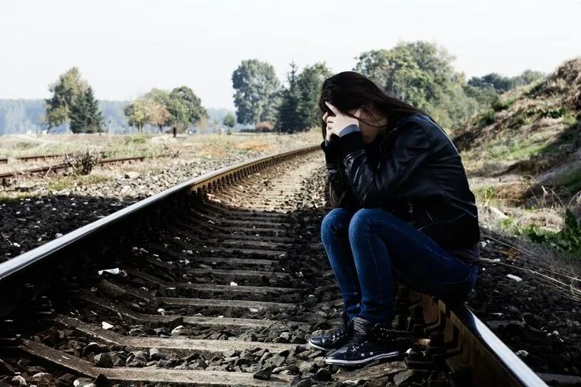 Мистические картинки. Готические цветы. Песня умершей девушки. Мертвая девушка в цветах арт. Слезы разлуки.