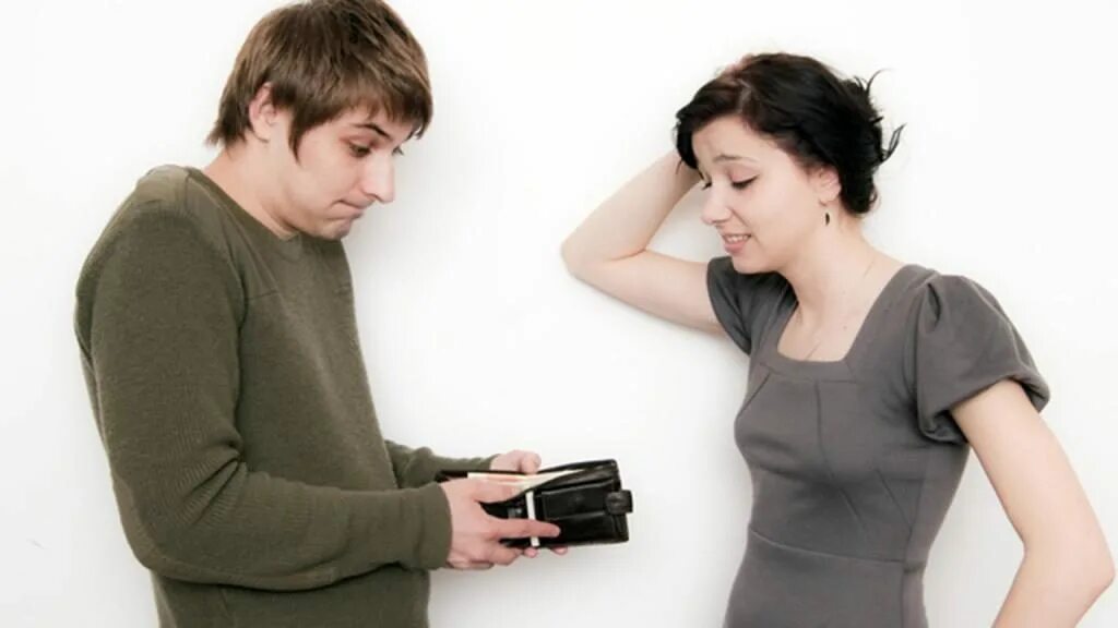 Долги. Парень просит в долг. Парень просит в долг. Мужчина просит денег. Жадный человек.