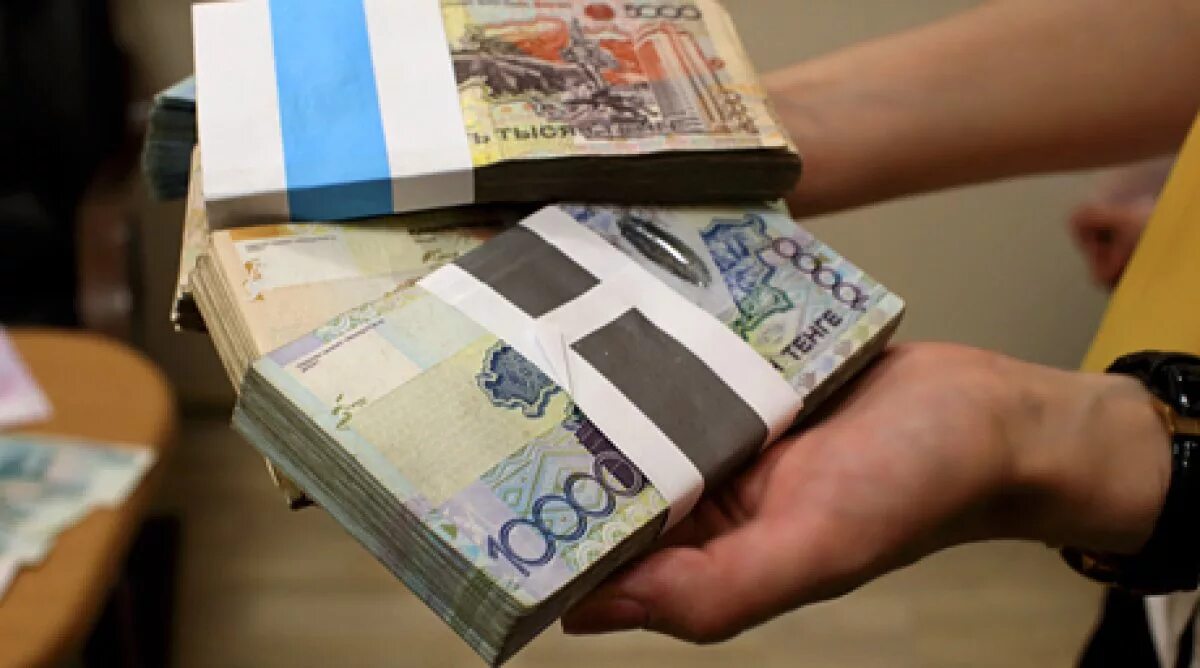 5 миллиардов тенге. Пачка тенге. тенге пачка денег. много денег тенге. куча тенге.