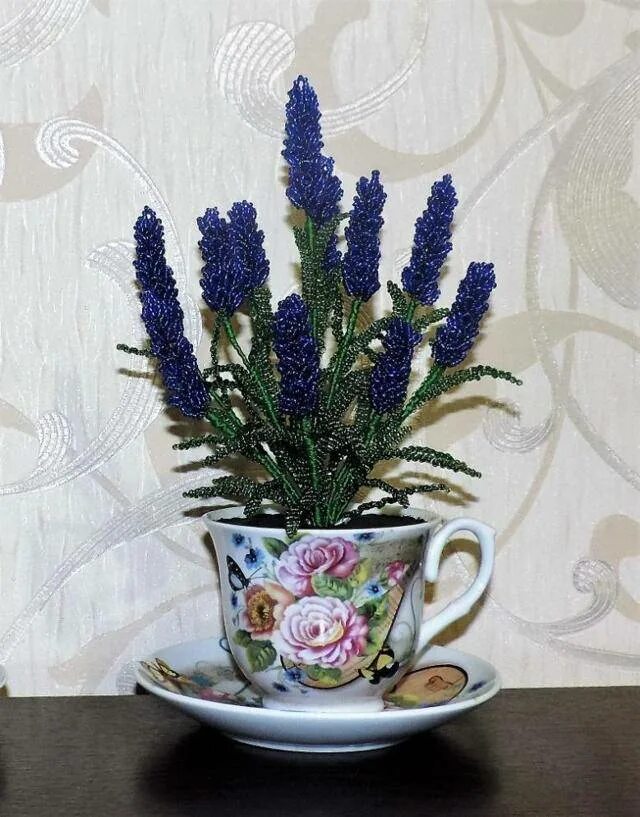 Лаванда в лейке. Лаванда из бисера. Мастер класс лаванды. Бисер лаванда мастер класс. Мастер класс лаванды.