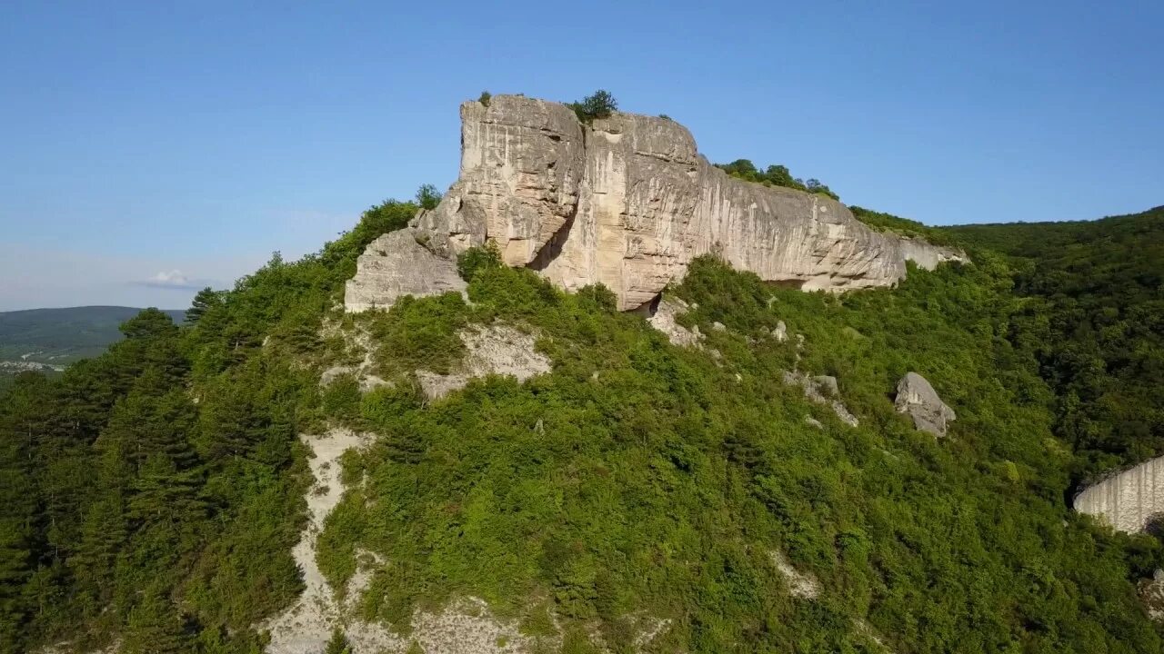 Гора бахчисарайский район. Горы Крыма Бахчисарайский район. Гора утюг Бахчисарайский район. Бурун-Кая Крым. Малосадовое Бахчисарайский район скалы.