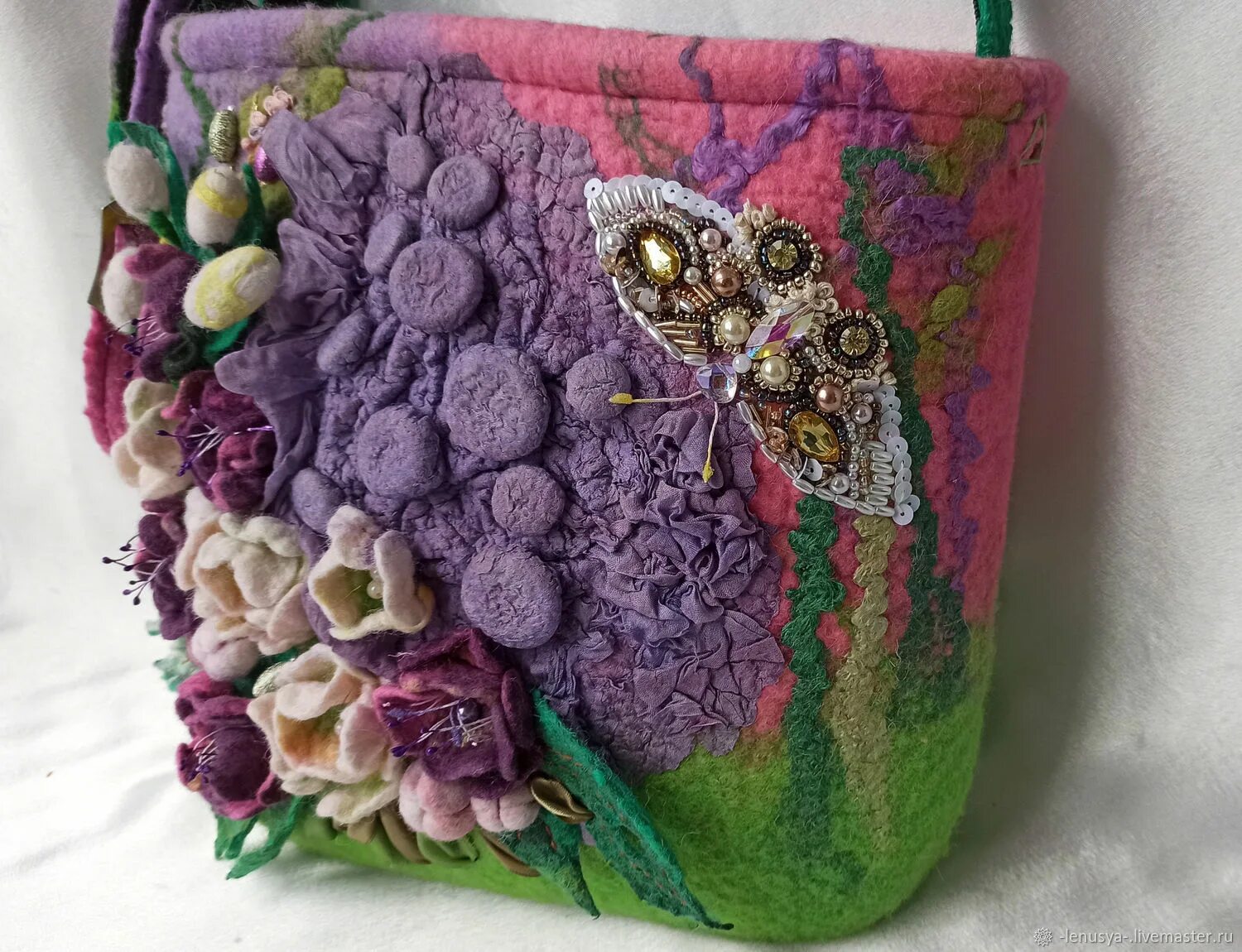 Сумочки валяние. Валяние сумки. Сумочка с цветами. Валяние из шерсти сумки. Валяние сумки.