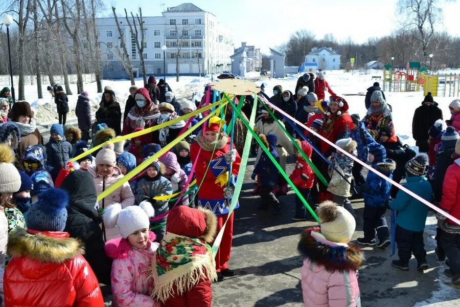 Сквер Возрождение заводской район Новомосковск. Гуляние на Масленицу в Новомосковске. Масленица в Новомосковске 2021. Масленица Новомосковск. Масленичные гуляния 2024 тюмень