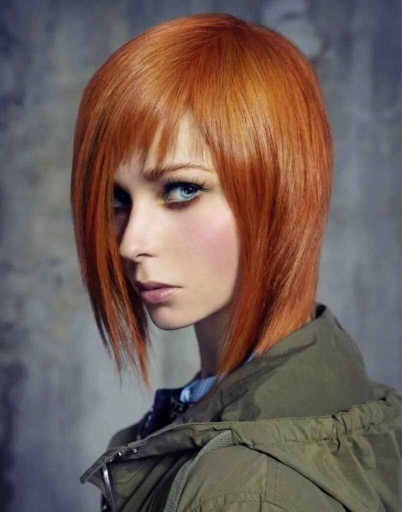 кристина хендрикс челка. стрижка рыжие волосы средняя. кристина хендрикс цвет волос. кристина хендрикс 2021. стрижки на средние волосы рыжие.