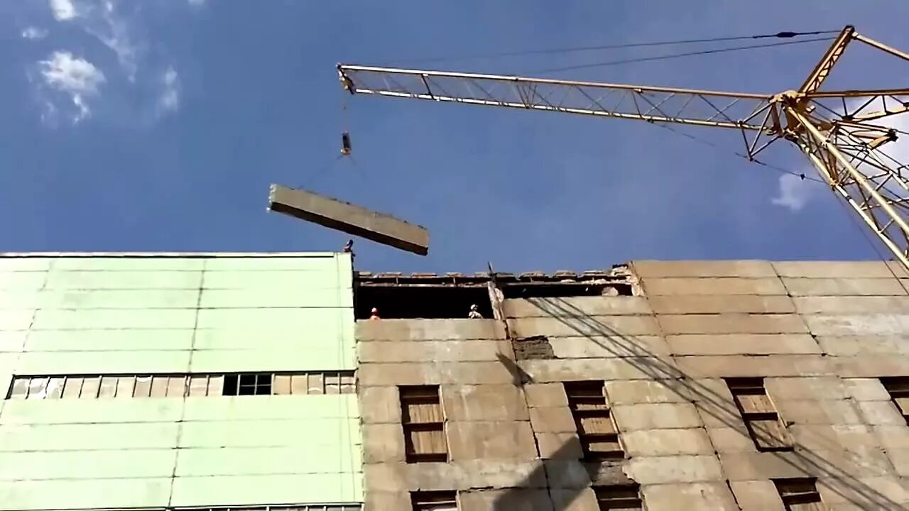 Демонтаж стеновых панелей. Демонтаж стеновой панели. демонтаж наружных стеновых панелей. демонтаж стеновых жб панелей.