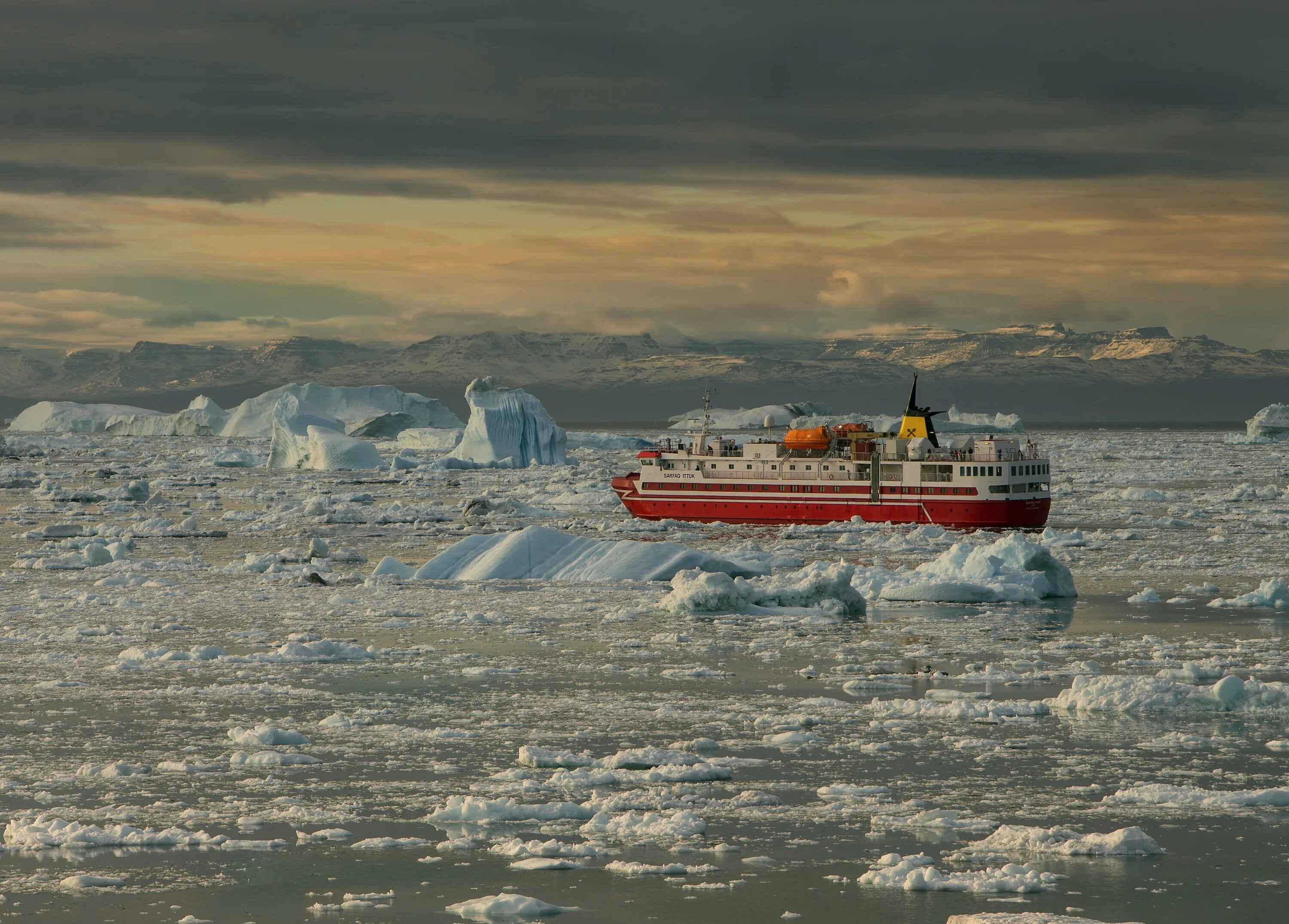 Ледокол в Карском море. Ледокол арктикика Северный полюс. Корабль Гренландия. Северный Ледовитый океан ледокол. Ветер северного ледовитого океана