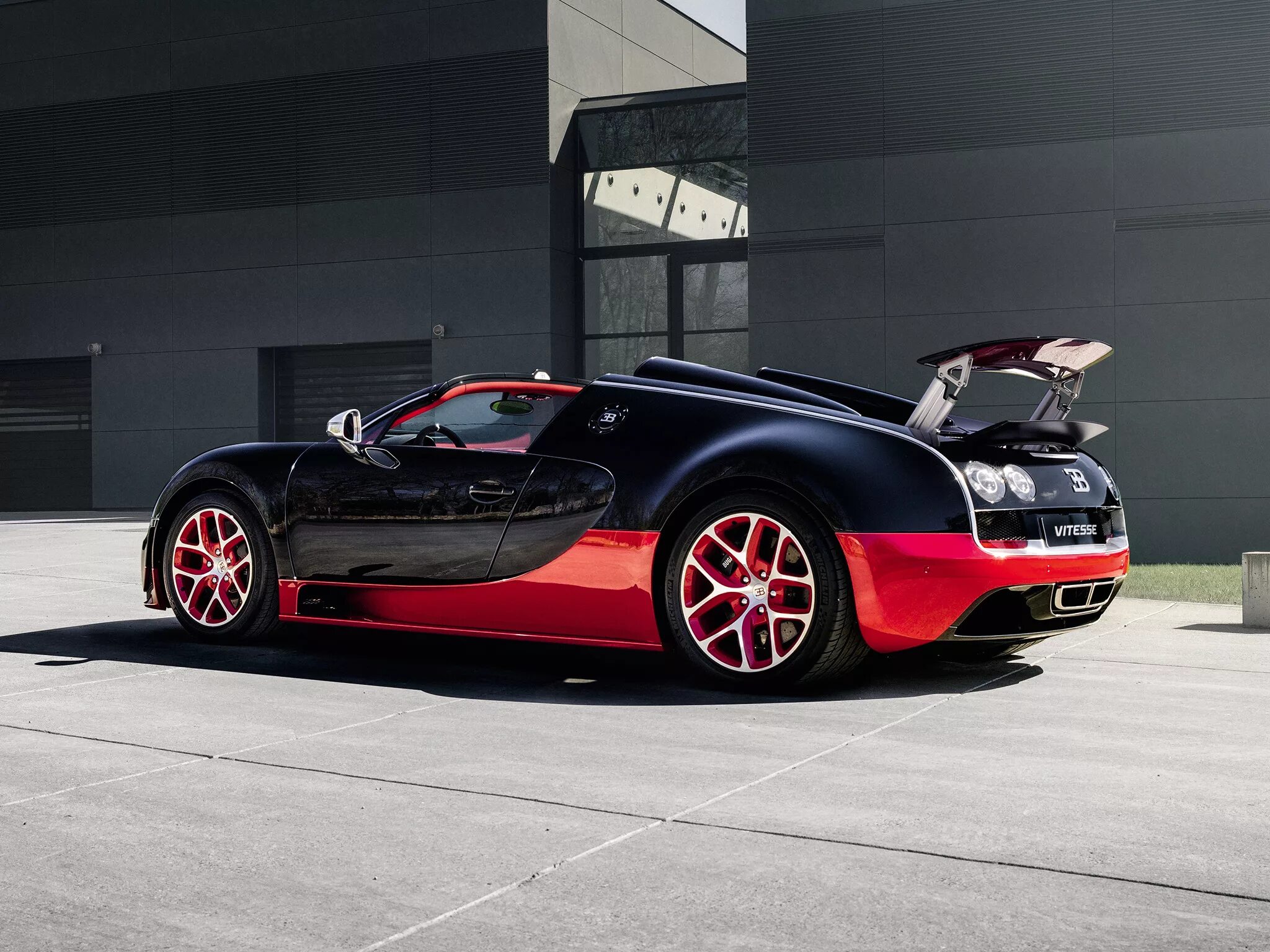 Veyron grand sport. Бугатти Вейрон 2015. Бугатти Roadster Veyron. Bugatti Veyron родстер. Bugatti Veyron Grand Sport Vitesse 2012.