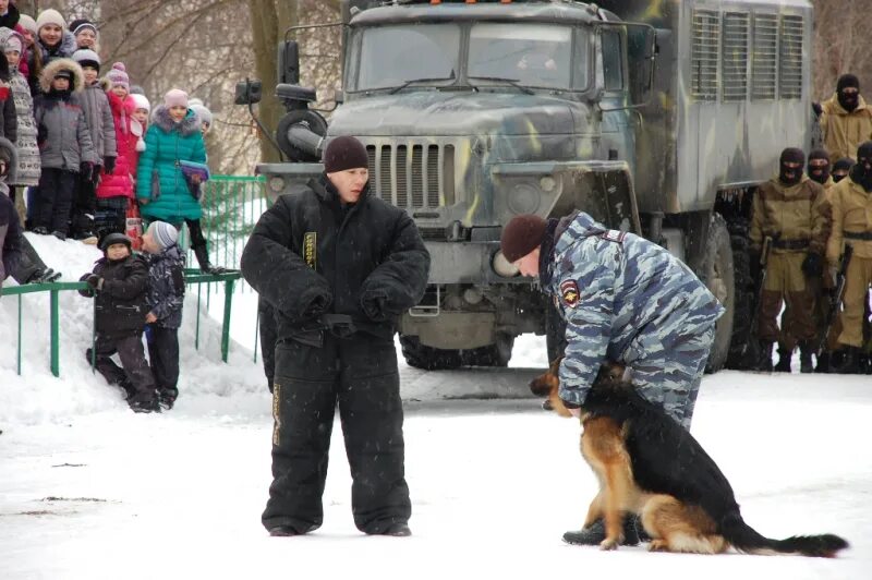 Кинолог в полиции зарплата. Кинологи в полиции чебоксары. внутренние войска кинолог..