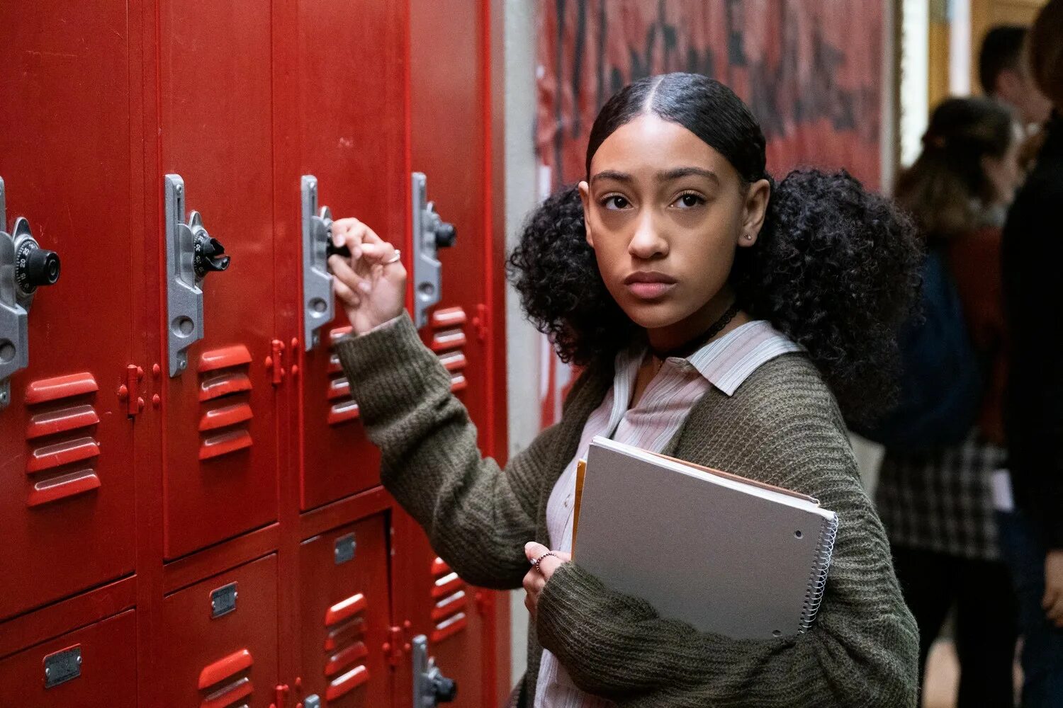 тлеют пожары 2020. сериал с риз уизерспун 2020. тлеют пожары 2020. риз уизерспун и повсюду тлеют пожары. меган стотт.