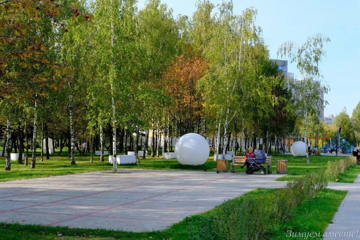 Светильники шары Лайтхаус в Парке Света в Бибирево