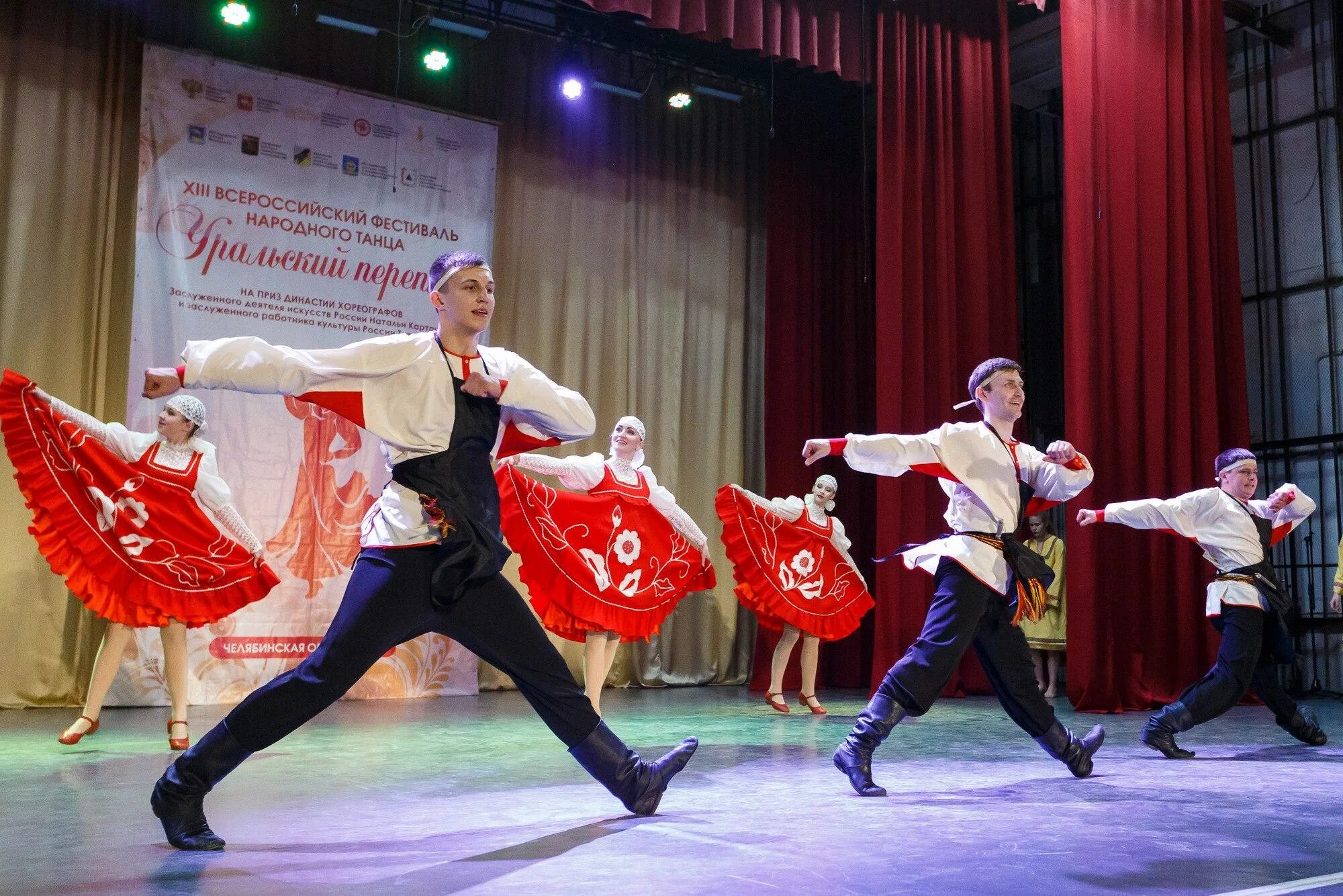 русский танец перепляс. народные танцы пляски перепляс. народный танец перепляс. девичий перепляс русский народный танец. народные танцы пляски перепляс.