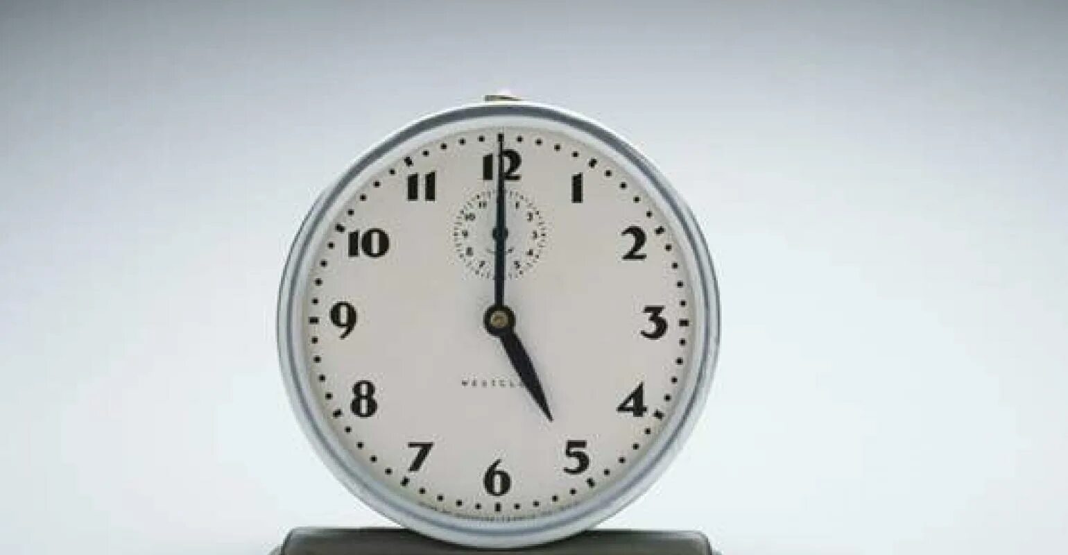 17 часов на часах. часы рисунок. циферблат 20 минут. 17:00 электронные часы. будильник на 17.