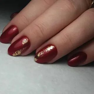 Красное с серебром или золотом