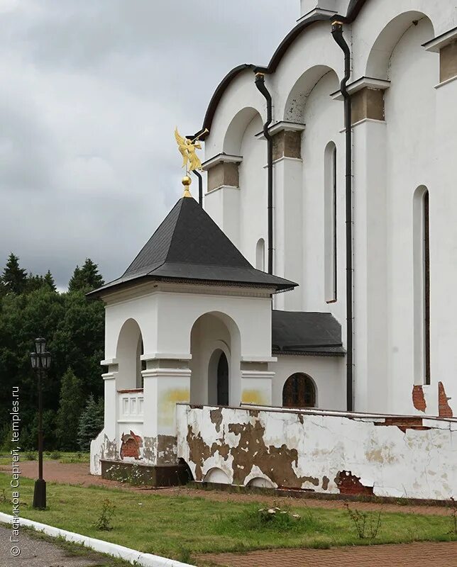Храм в топорково сергиево посадский. Топорково московская область. Храм алексия в топорково. Топорково сергиево-посадский. Деревня топорково сергиево-посадский.