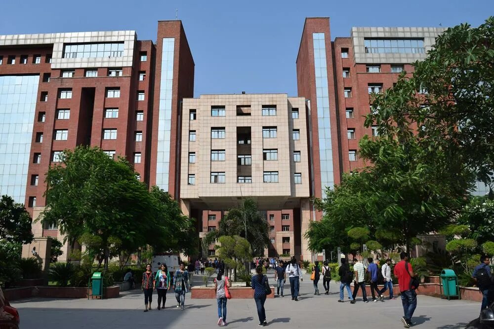 Amity university. Делийский университет. университет амити индия нью дели. amity university campus, sector 125, noida, uttar pradesh 201313. amity university in singapore.