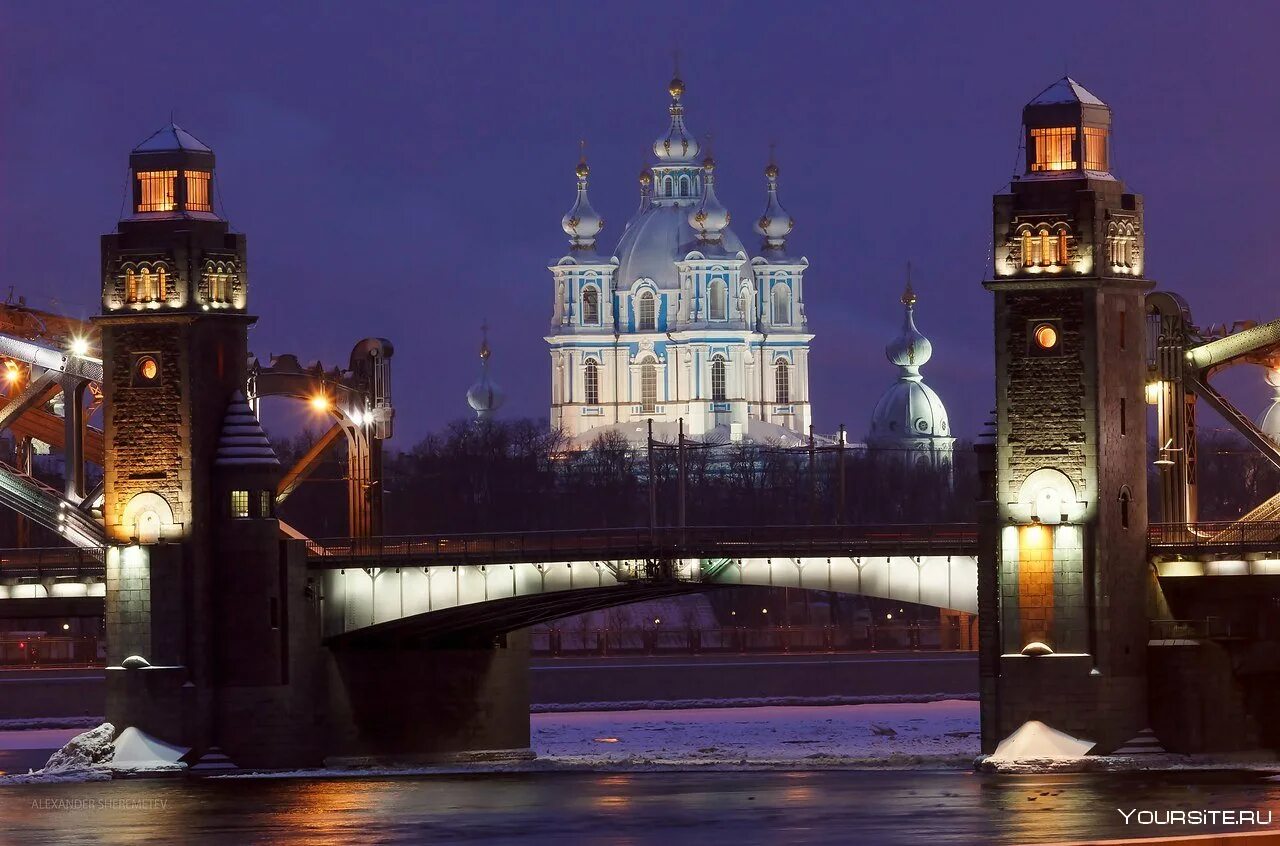 Ночная прогулка по санкт петербургу. Смольный собор большеохтинский мост в санкт-петербурге. большеохтинский мост и смольный собор. санкт петербург вид на смольный собор и большеохтинский мост. смольный воскресения христова собор большеохтинский мост.