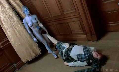 Аманда Донохью Обнаженная в Solarium - Логово Белого Червя Nude