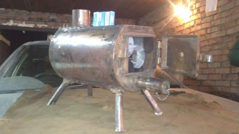 Печка в гараж из трубы. Печь экономка теплообменник. печь буржуйка из 325 трубы. печь экономка в гараж. печь буржуйка экономка.