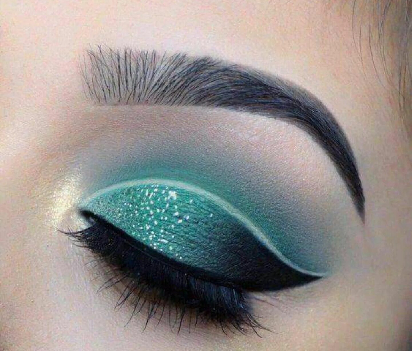 Макияж глаз make up глаз. Макияж глаз. бирюзовый макияж. мятный макияж глаз.