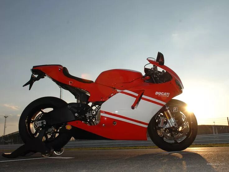 Каюха мотоцикл. Дукати desmosedici. дукати 1600. мотоцикл ducati. mtt turbine superbike y2k.