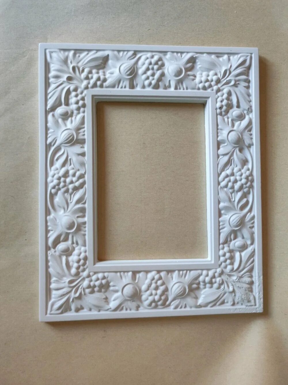 Гипсовая овальная рамка. Рамка из лепнины. Гипсовые рамки на стенах. Фоторамки из гипса. Лепнина optima ot-8215 молдинг.