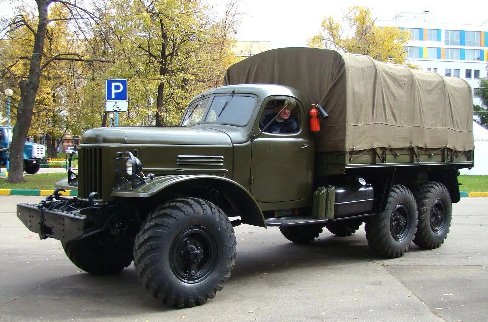 Пробег длиною в сто лет: самые известные модели автомобилей ЗИЛ - ЯПлакалъ