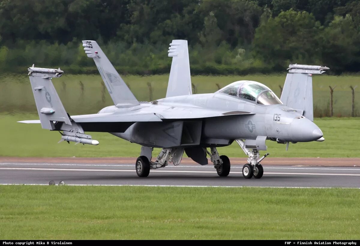 F 18 19. F/A-18f super Hornet. Ф-18 супер Хорнет. F-18 super Hornet финский. F18 stels.