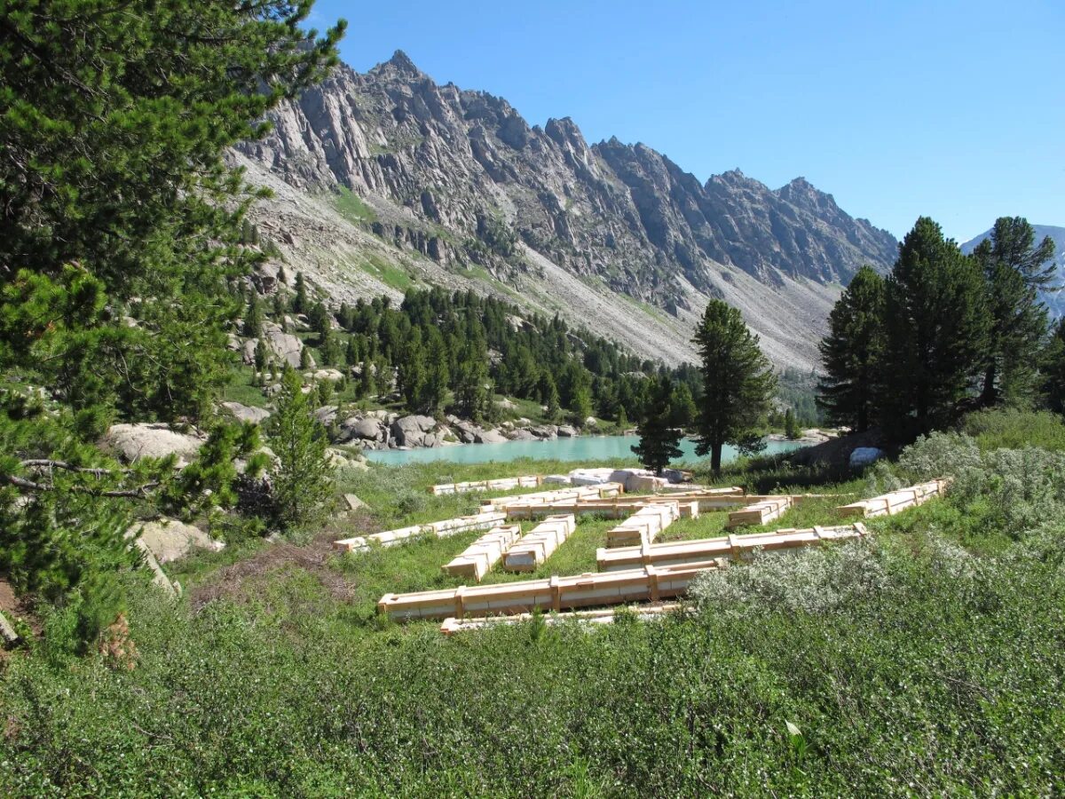 Тюнгур республика алтай. Ежкин дом чемал горный алтай. Altay chalet горный алтай. Строительство горно-алтайск 2024. Жилищное строительство респ алтай.